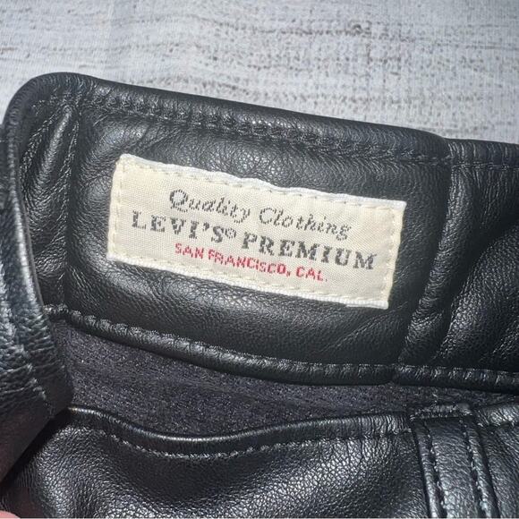 Levi's Premium Women's Faux Leather Ribcage Straight Leg Pants  Black Size 30 - Picture 9 of 11